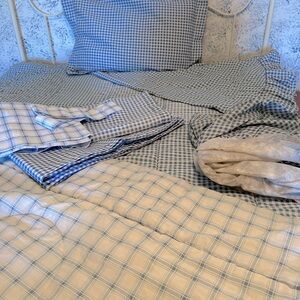 Twin size blue gingham checked comforter set